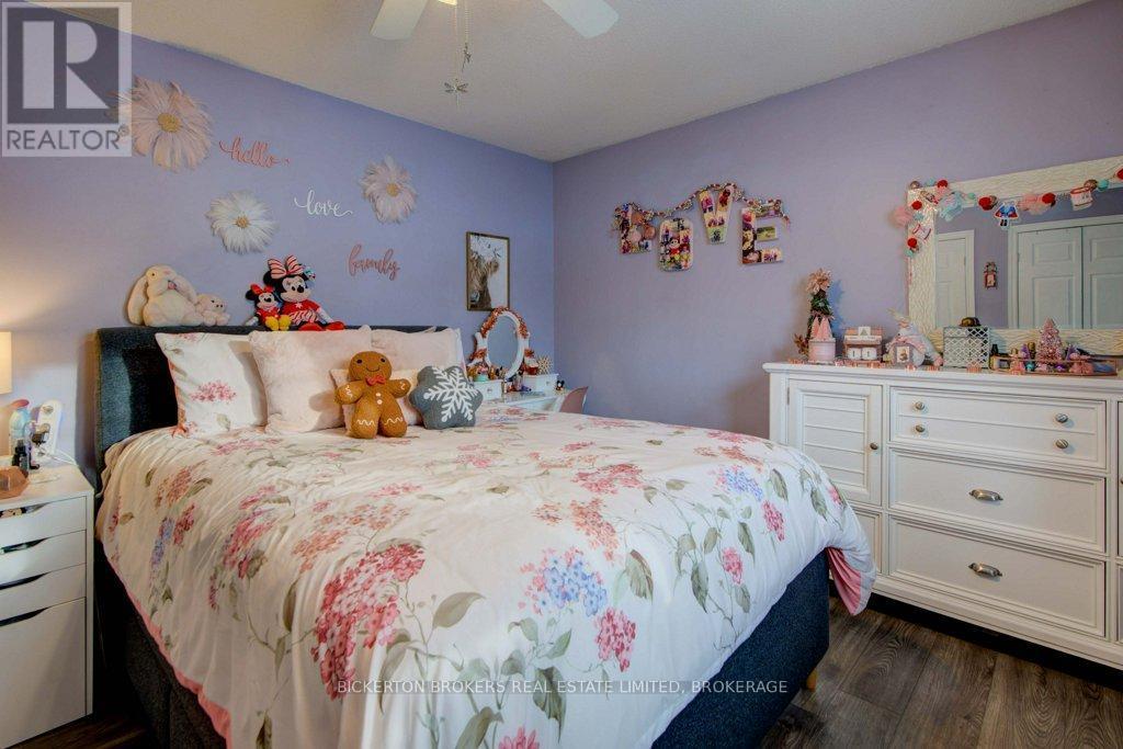 4 Lakeview Drive, Westport, ON - Indoor Photo Showing Bedroom