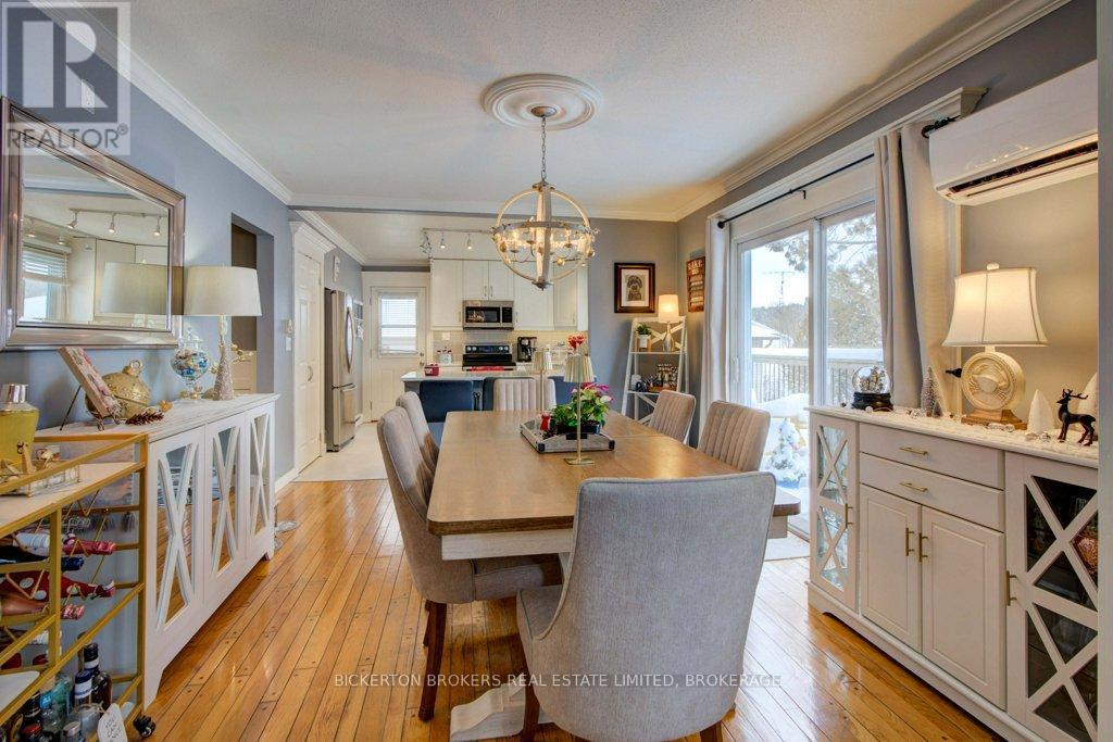 4 Lakeview Drive, Westport, ON - Indoor Photo Showing Dining Room