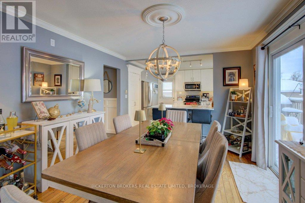 4 Lakeview Drive, Westport, ON - Indoor Photo Showing Dining Room