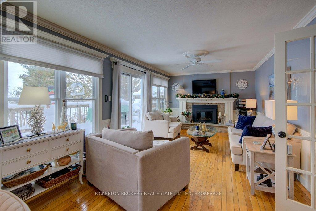 4 Lakeview Drive, Westport, ON - Indoor Photo Showing Living Room With Fireplace