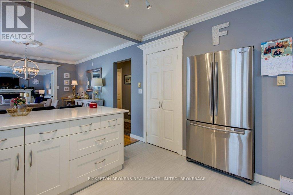 4 Lakeview Drive, Westport, ON - Indoor