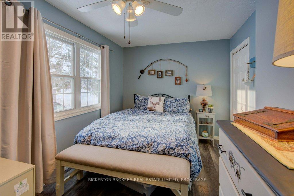 4 Lakeview Drive, Westport, ON - Indoor Photo Showing Bedroom