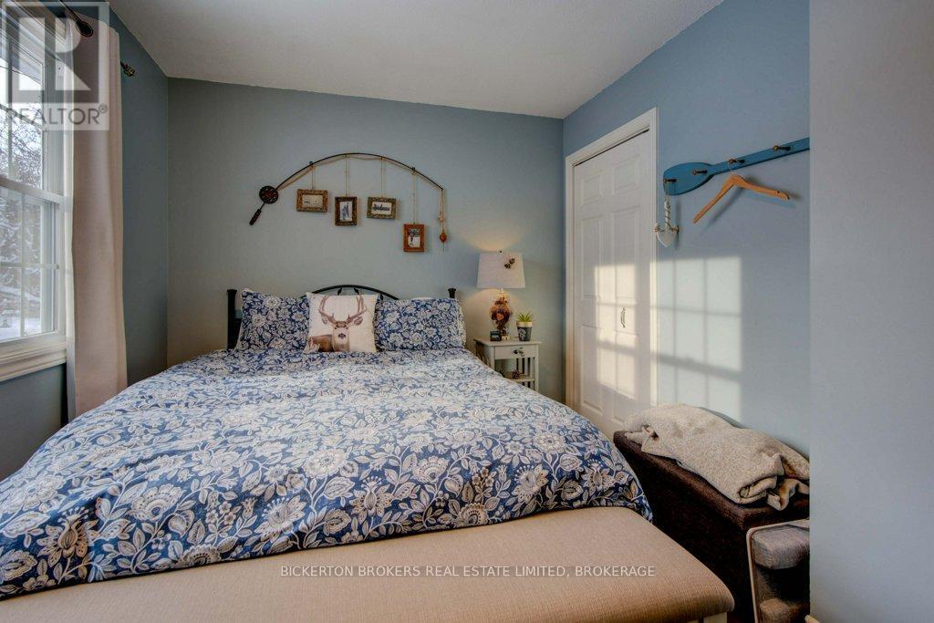 4 Lakeview Drive, Westport, ON - Indoor Photo Showing Bedroom