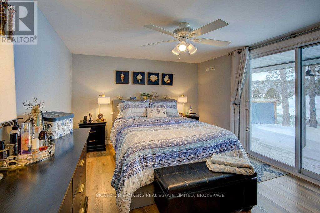 4 Lakeview Drive, Westport, ON - Indoor Photo Showing Bedroom