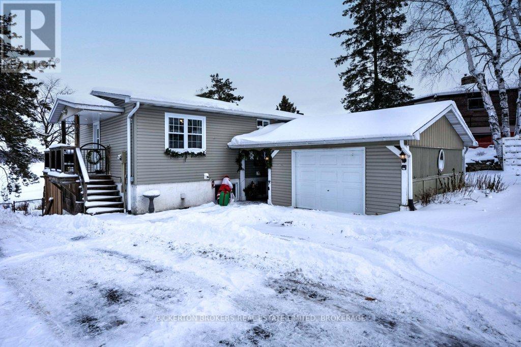 4 Lakeview Drive, Westport, ON - Outdoor