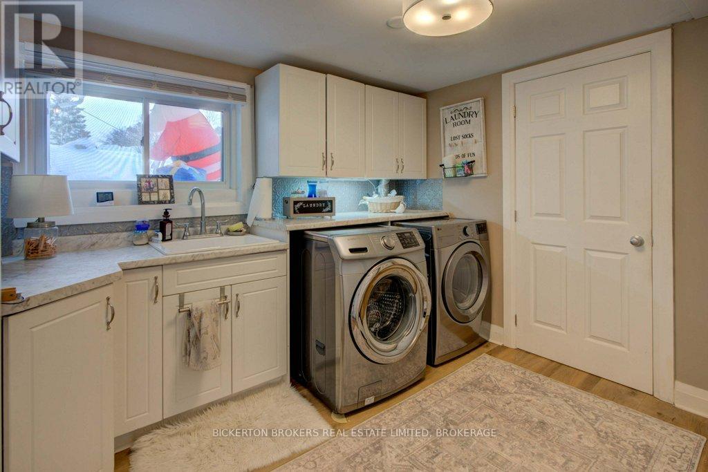 4 Lakeview Drive, Westport, ON - Indoor Photo Showing Laundry Room