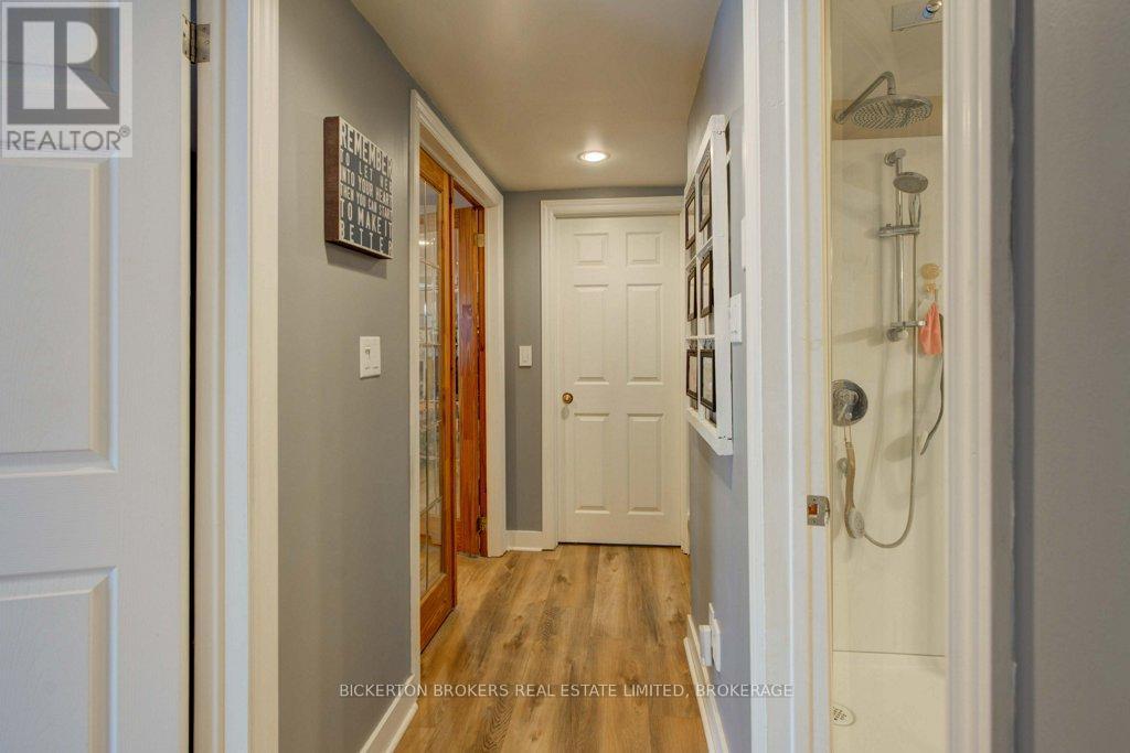 4 Lakeview Drive, Westport, ON - Indoor