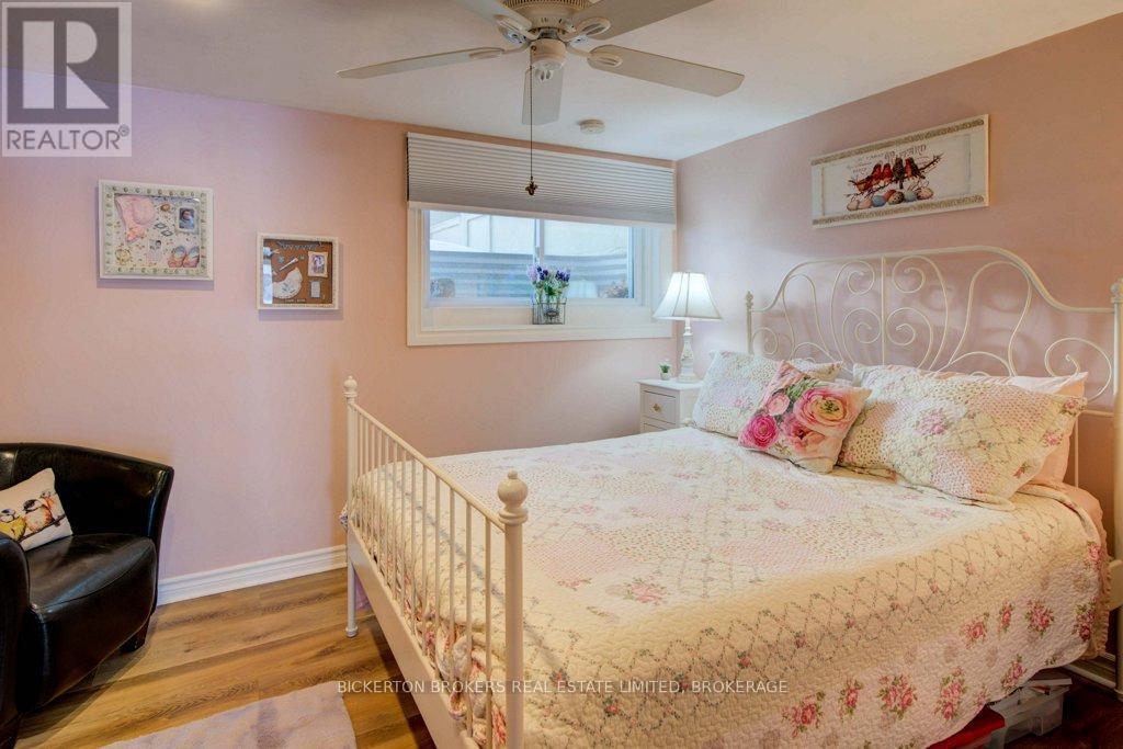 4 Lakeview Drive, Westport, ON - Indoor Photo Showing Bedroom