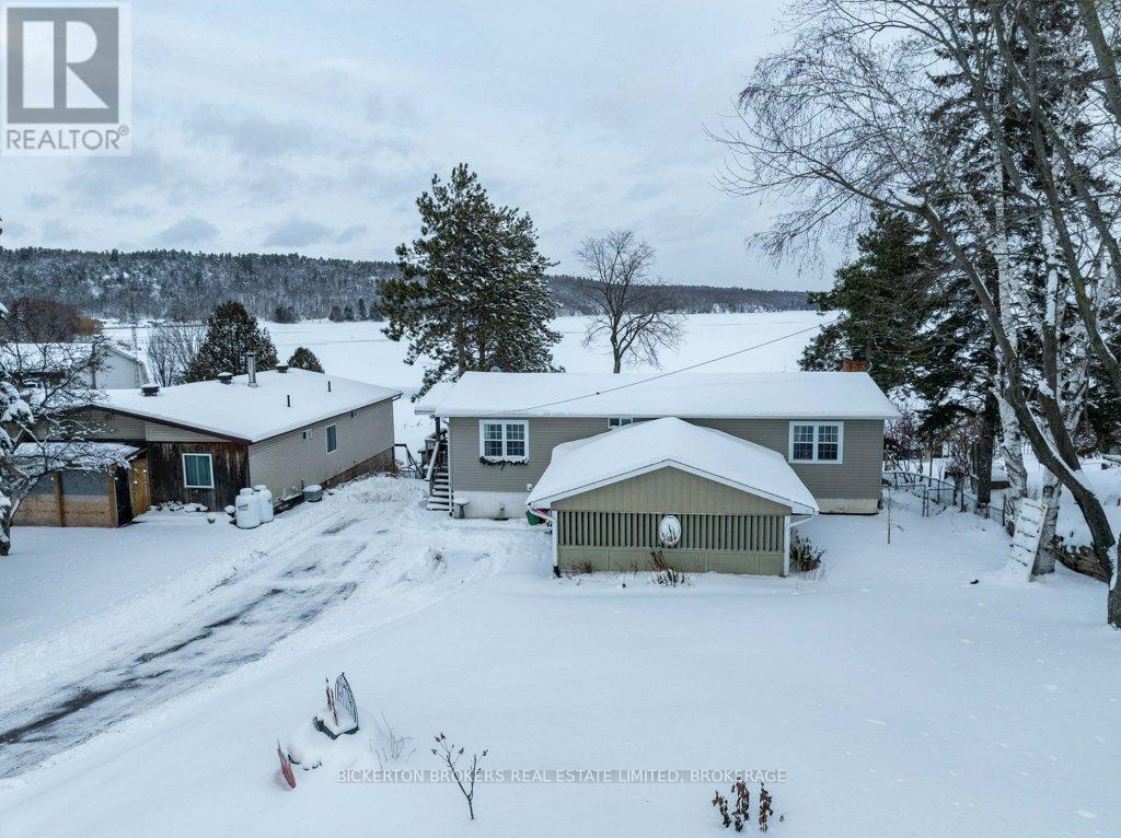 4 Lakeview Drive, Westport, ON - Outdoor