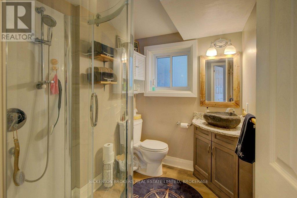 4 Lakeview Drive, Westport, ON - Indoor Photo Showing Bathroom