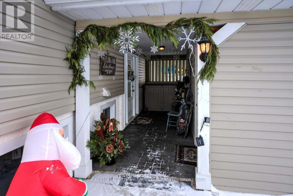 4 Lakeview Drive, Westport, ON - Outdoor With Exterior