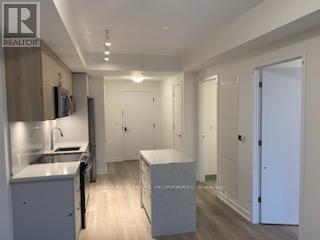 Unit LPH 13 - Lph 13 - 500 Plains Road E, Burlington, ON - Indoor Photo Showing Kitchen