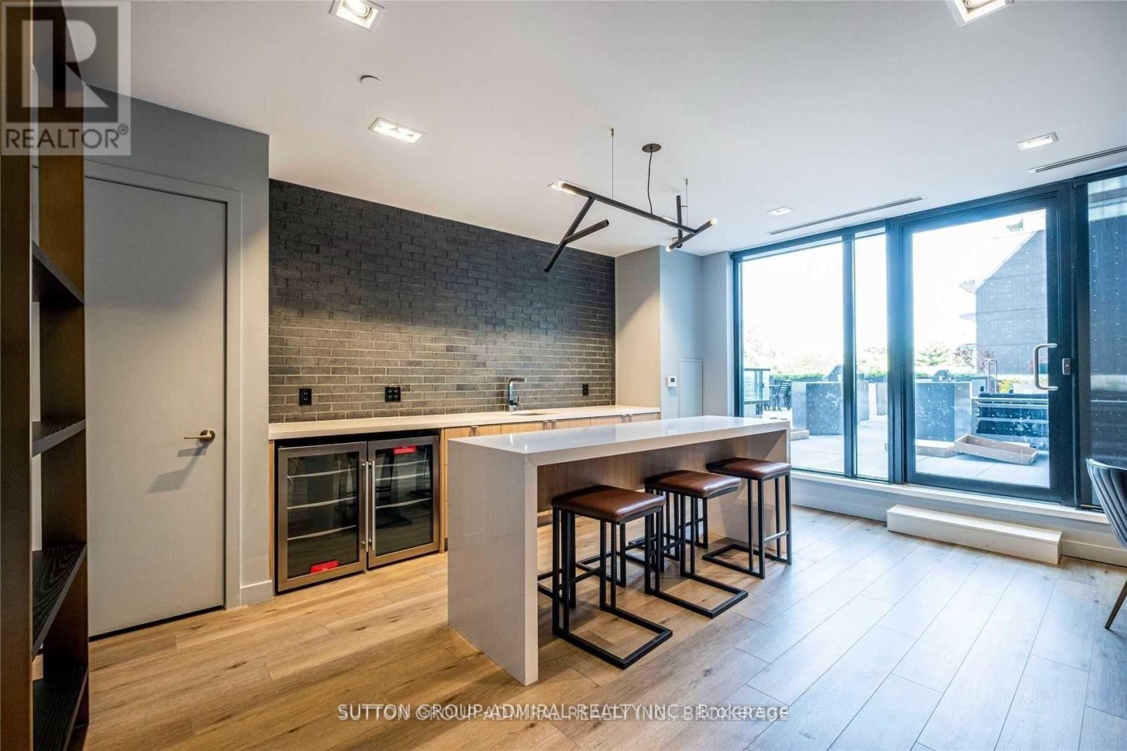 404 - 7 Smith Crescent, Toronto, ON - Indoor