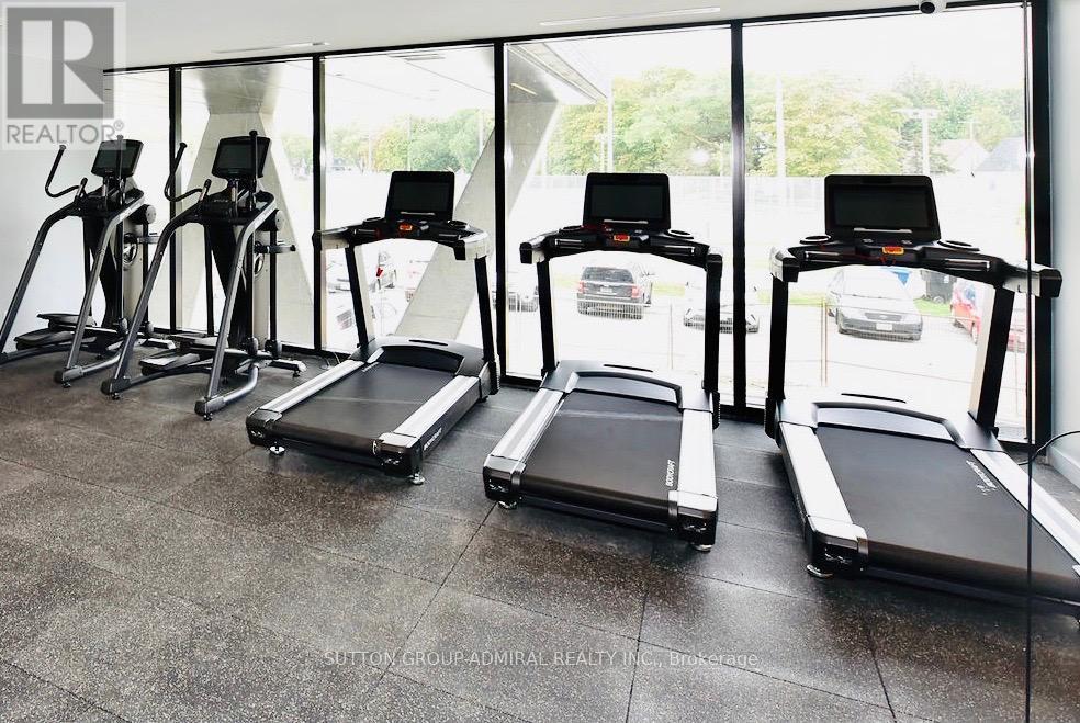404 - 7 Smith Crescent, Toronto, ON - Indoor Photo Showing Gym Room