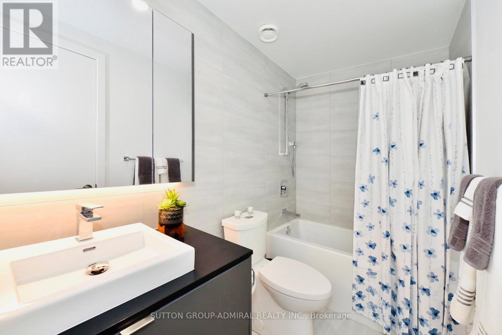 404 - 7 Smith Crescent, Toronto, ON - Indoor Photo Showing Bathroom