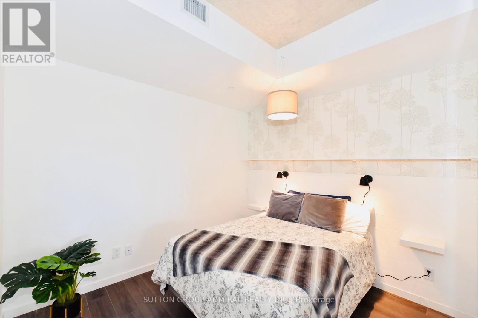 404 - 7 Smith Crescent, Toronto, ON - Indoor Photo Showing Bedroom
