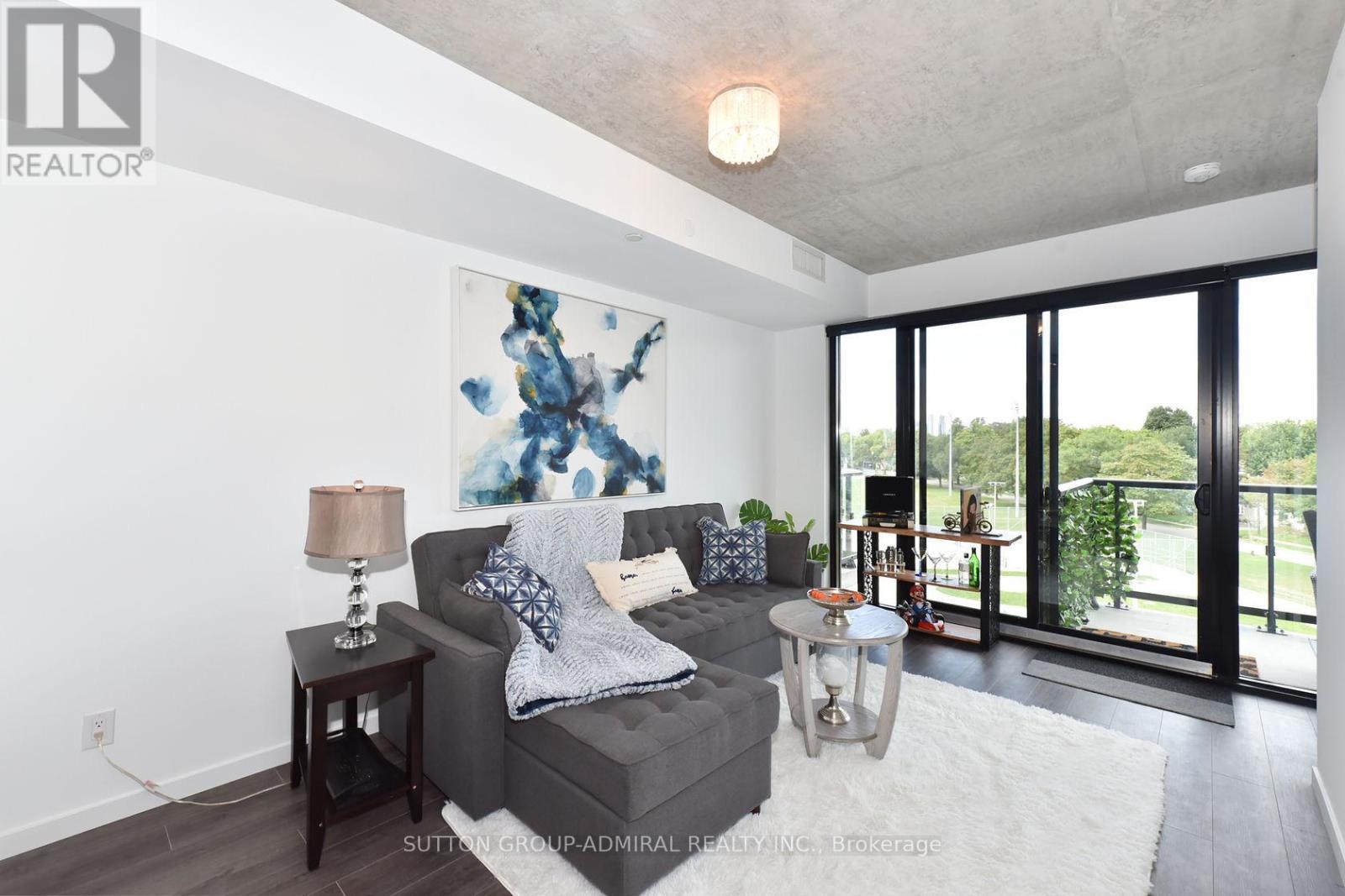 404 - 7 Smith Crescent, Toronto, ON - Indoor Photo Showing Living Room