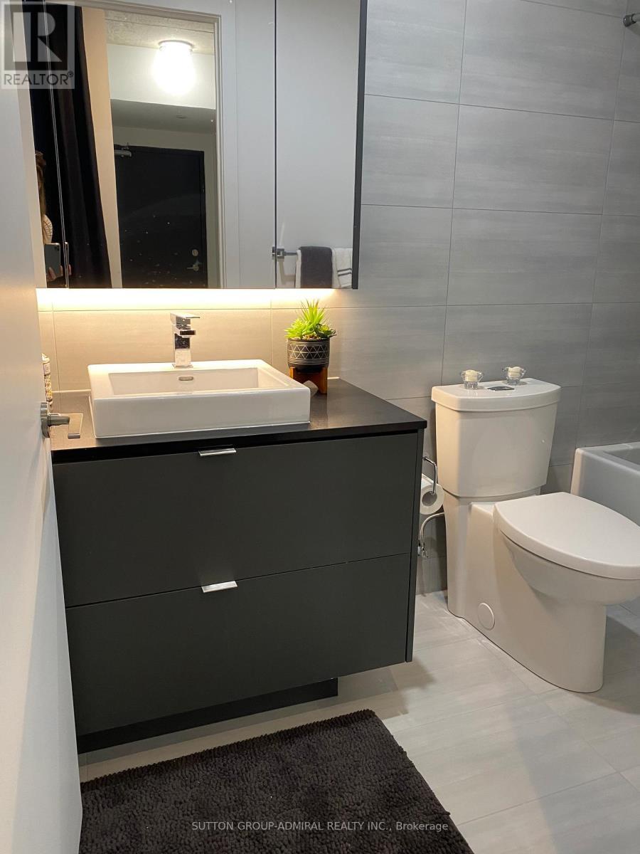 404 - 7 Smith Crescent, Toronto, ON - Indoor Photo Showing Bathroom
