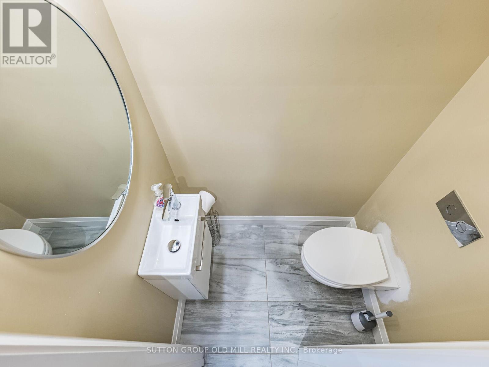 24 Cowley Avenue, Toronto, ON - Indoor Photo Showing Bathroom