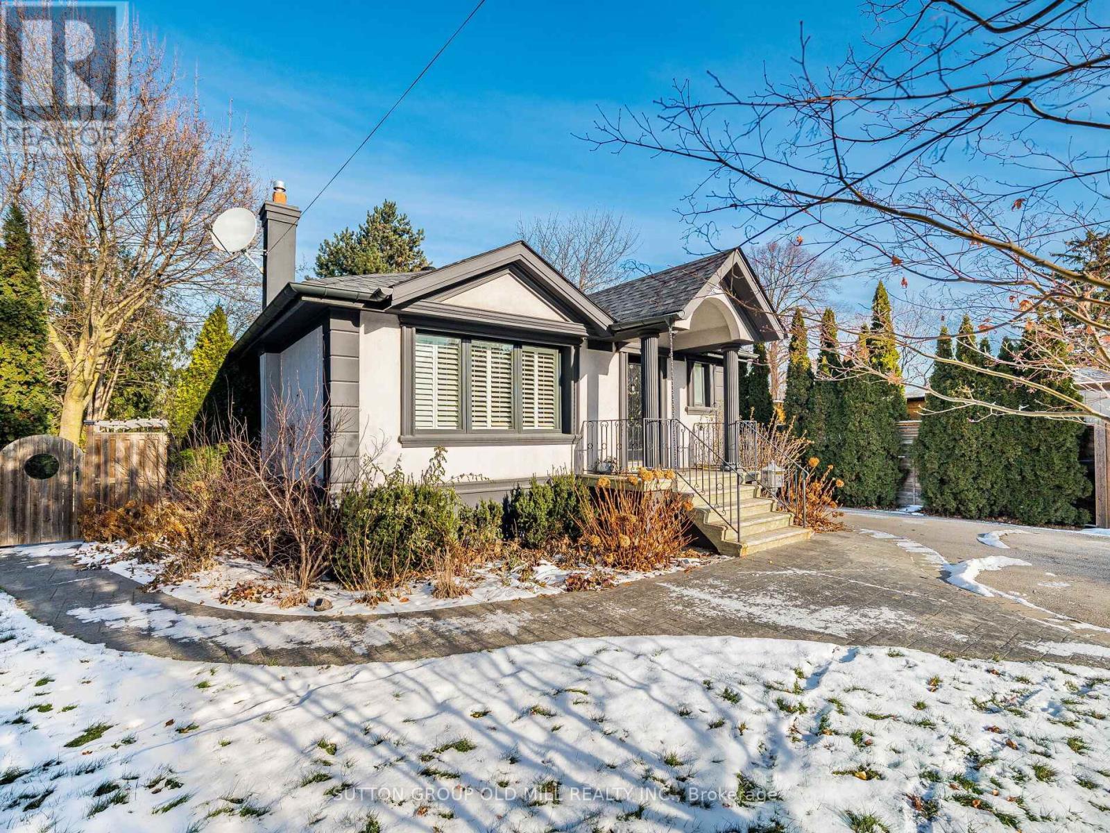 24 Cowley Avenue, Toronto, ON - Outdoor