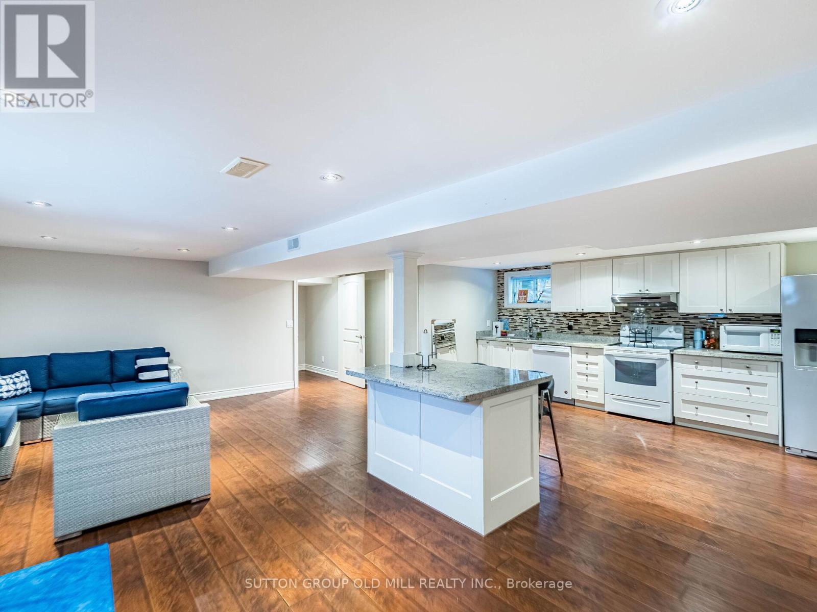 24 Cowley Avenue, Toronto, ON - Indoor Photo Showing Kitchen