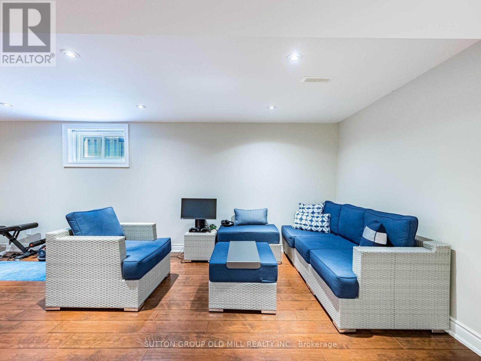 24 Cowley Avenue, Toronto, ON - Indoor