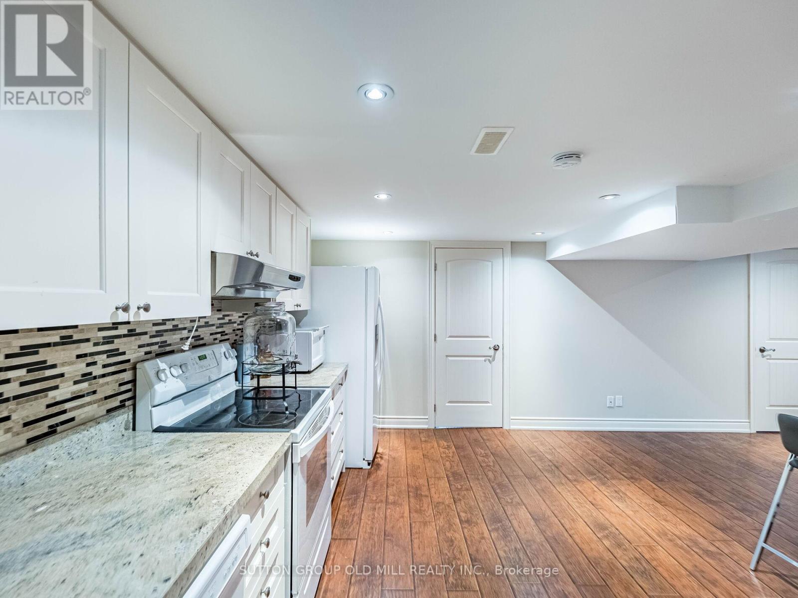 24 Cowley Avenue, Toronto, ON - Indoor Photo Showing Kitchen