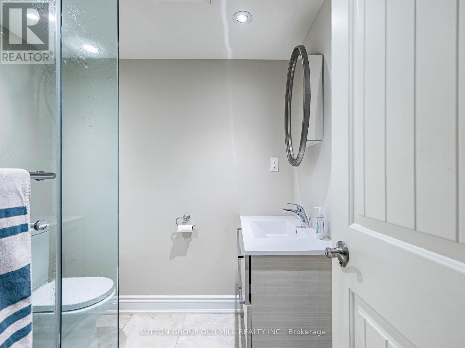 24 Cowley Avenue, Toronto, ON - Indoor Photo Showing Bathroom