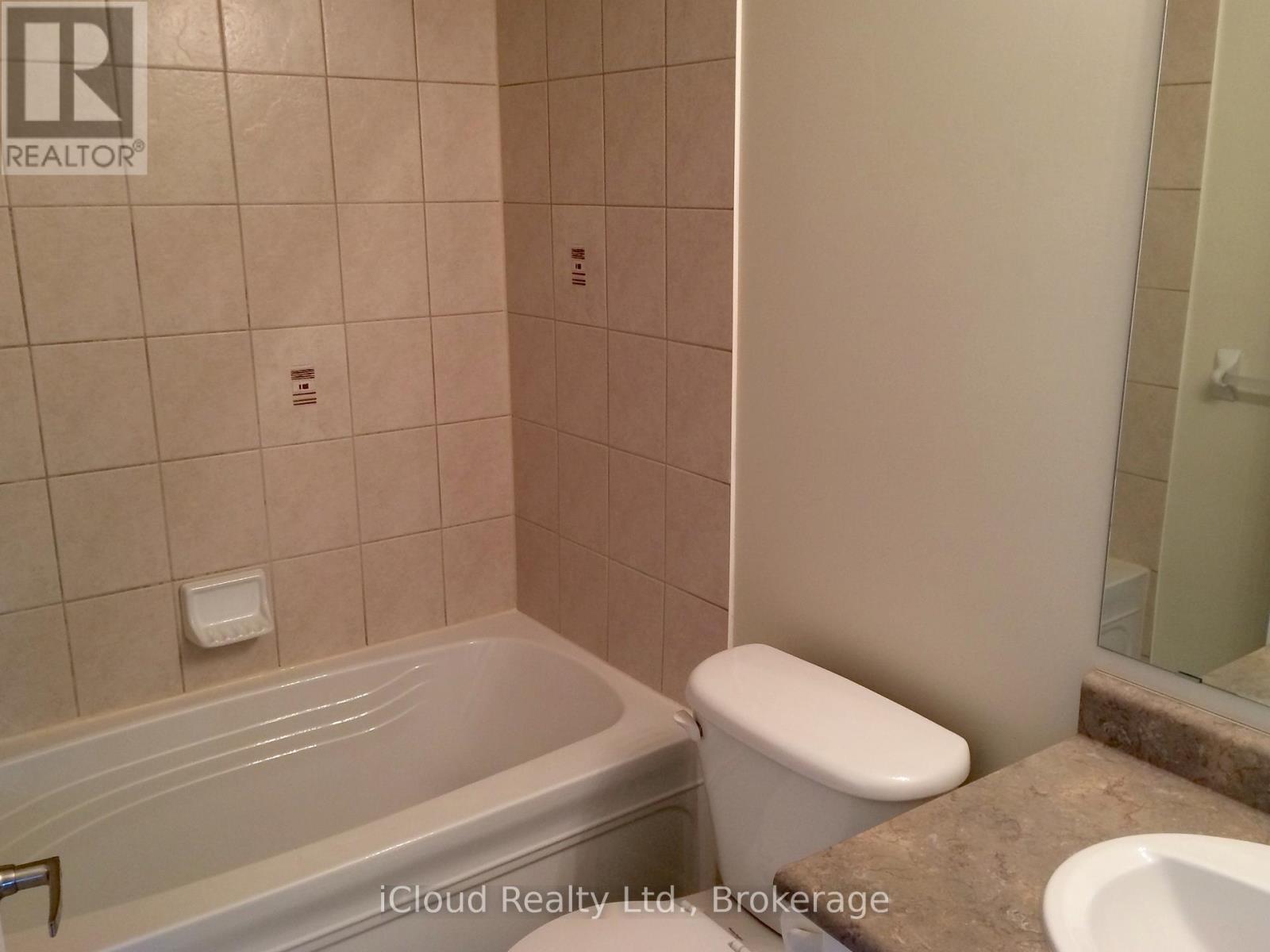 A - 9 Benson Avenue, Mississauga, ON - Indoor Photo Showing Bathroom