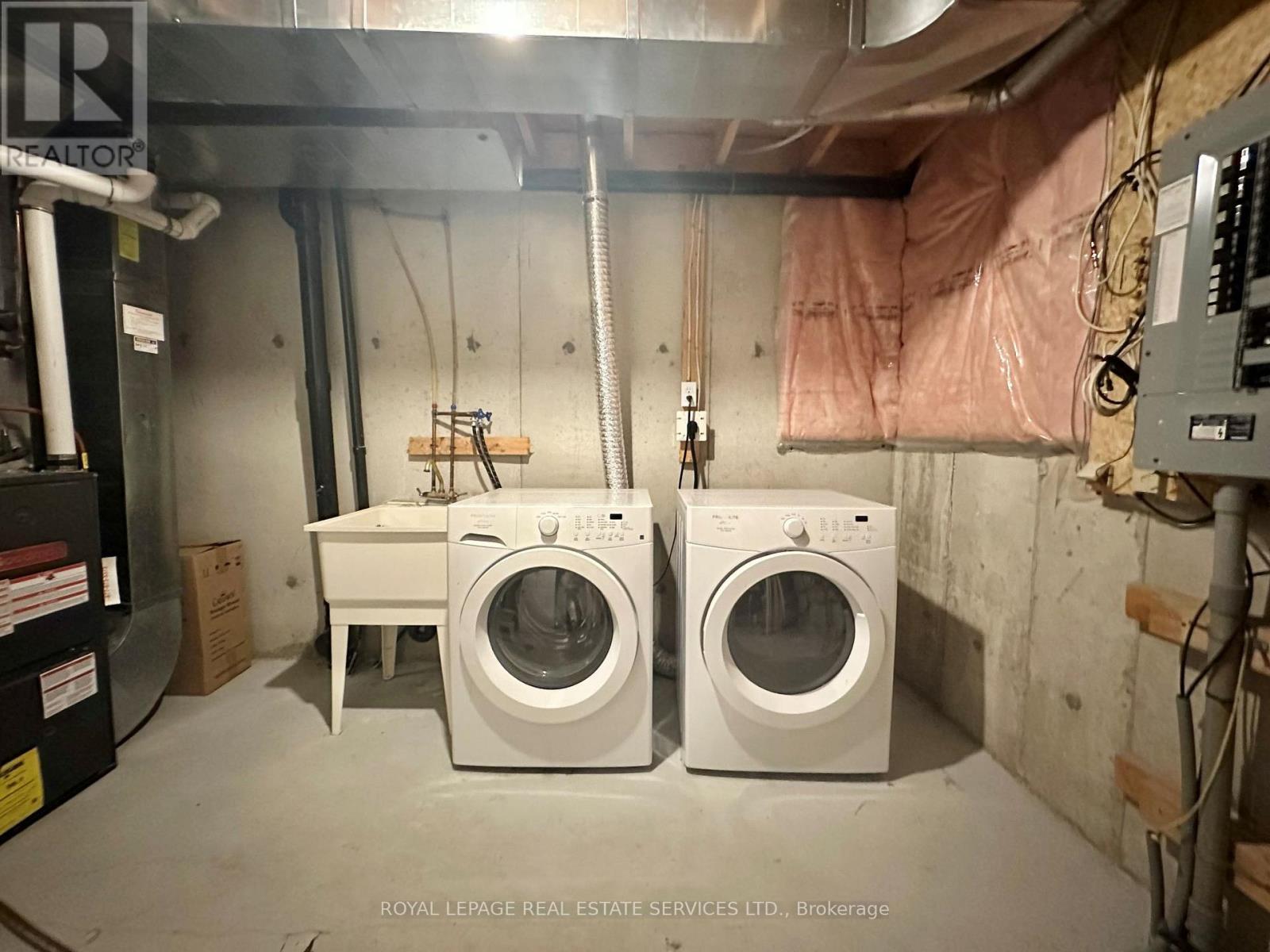 39 - 4600 Kimbermount Avenue, Mississauga, ON - Indoor Photo Showing Laundry Room