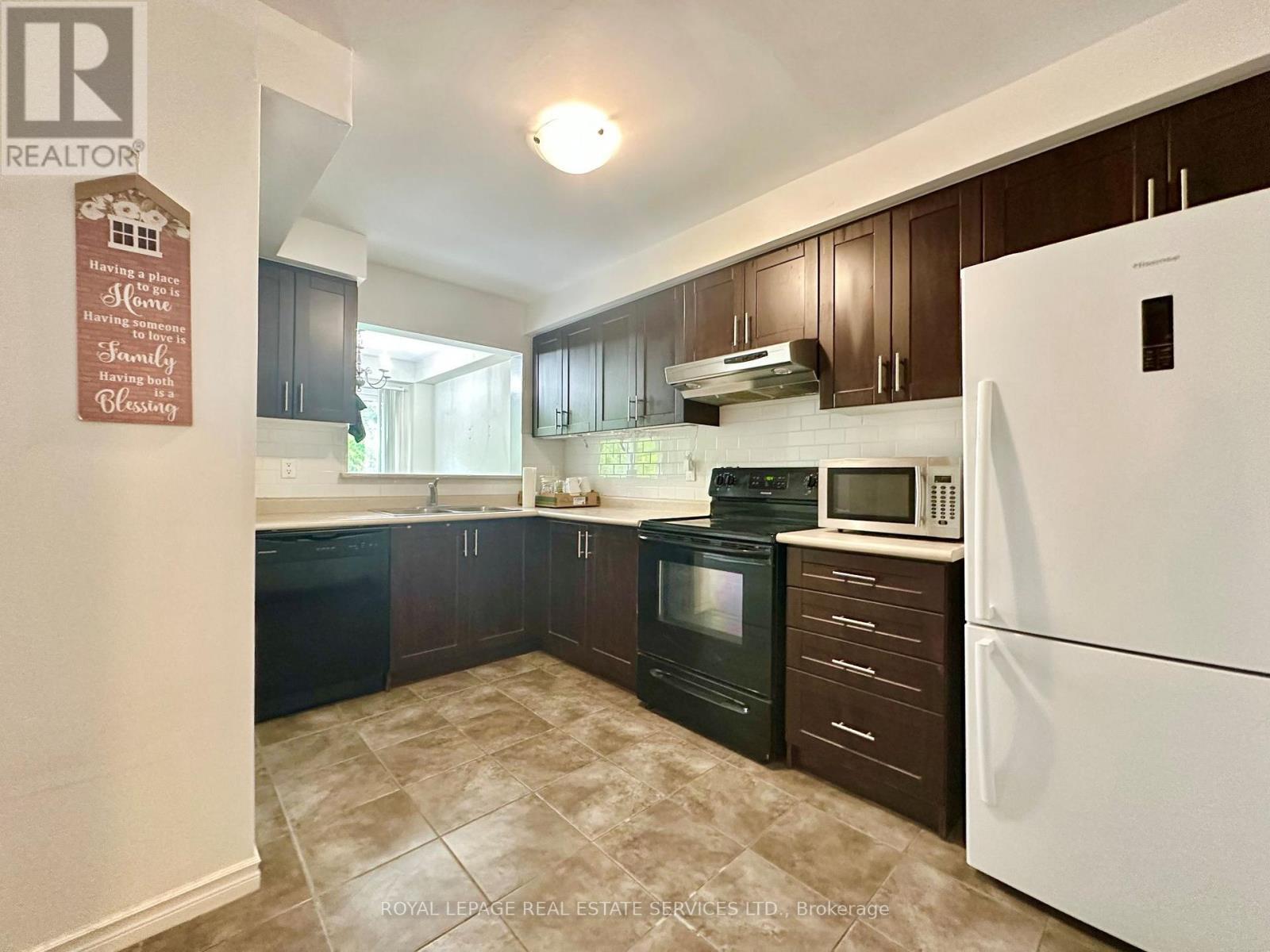 39 - 4600 Kimbermount Avenue, Mississauga, ON - Indoor Photo Showing Kitchen