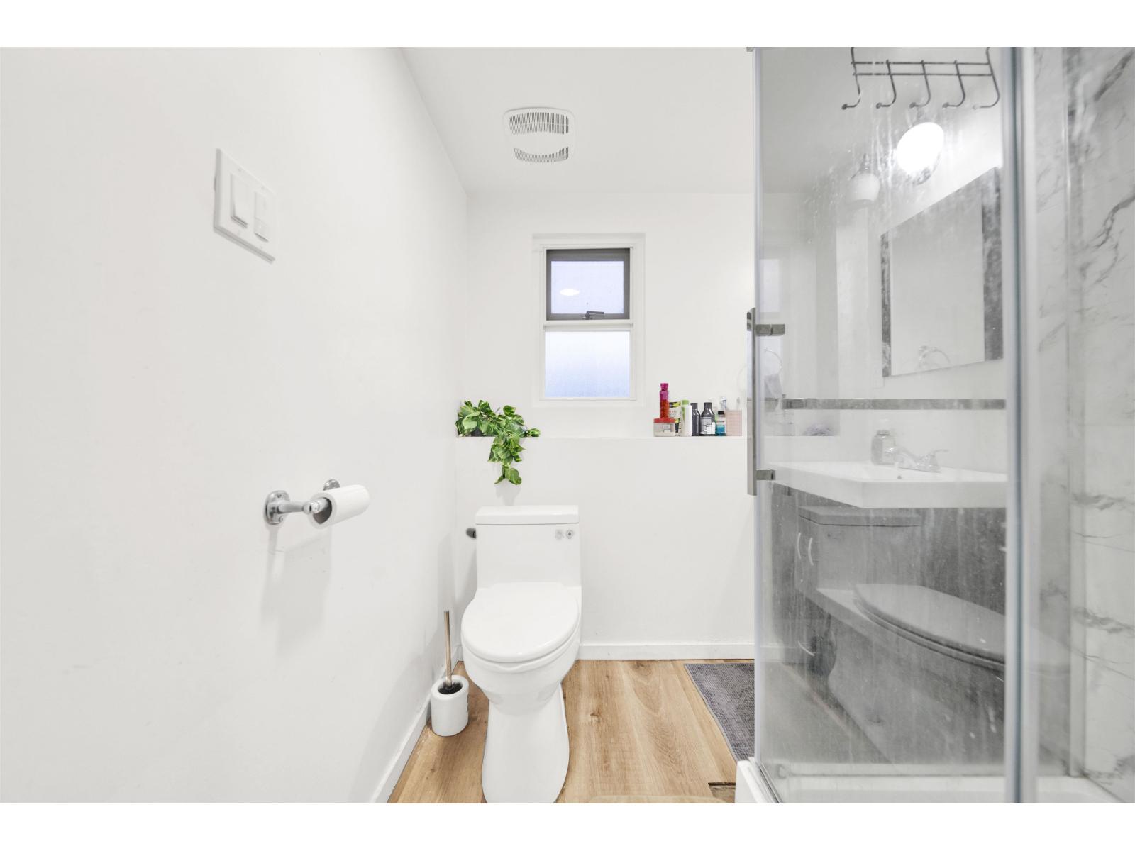 6369 173A Street, Surrey, BC - Indoor Photo Showing Bathroom