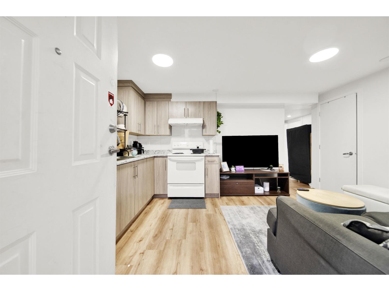 6369 173A Street, Surrey, BC - Indoor Photo Showing Kitchen