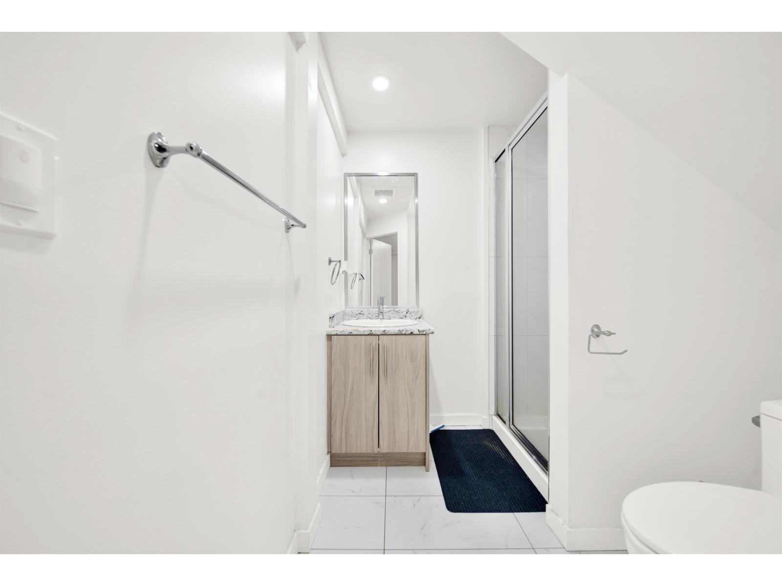 6369 173A Street, Surrey, BC - Indoor Photo Showing Bathroom