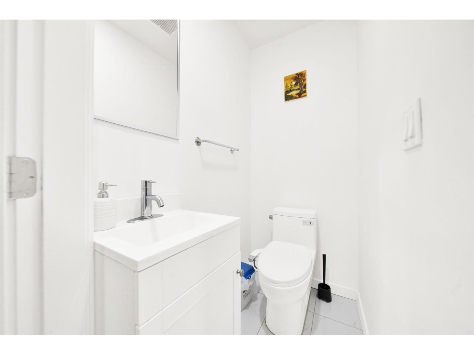 6369 173A Street, Surrey, BC - Indoor Photo Showing Bathroom