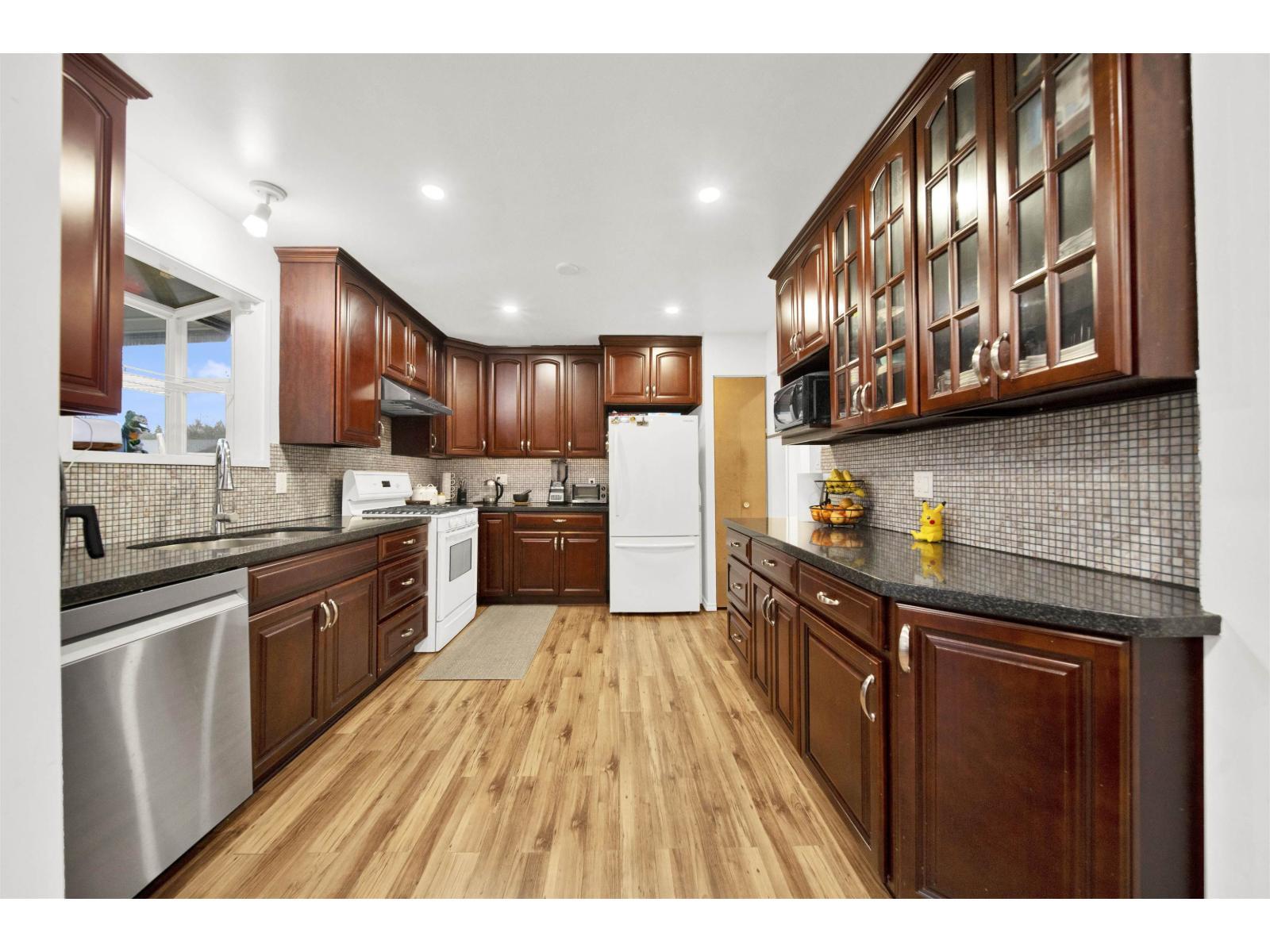 6369 173A Street, Surrey, BC - Indoor Photo Showing Kitchen