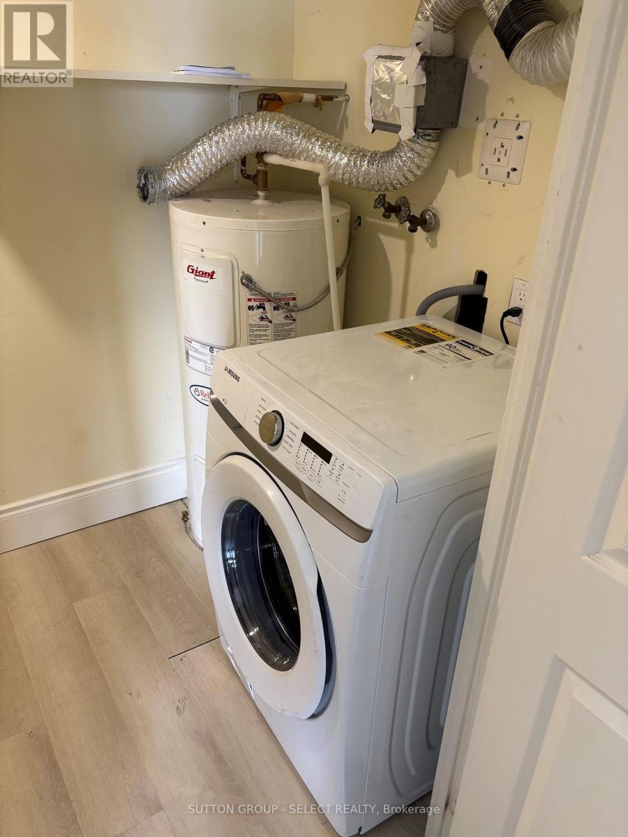 1703 - 363 Colborne Street, London East (East K), ON - Indoor Photo Showing Laundry Room