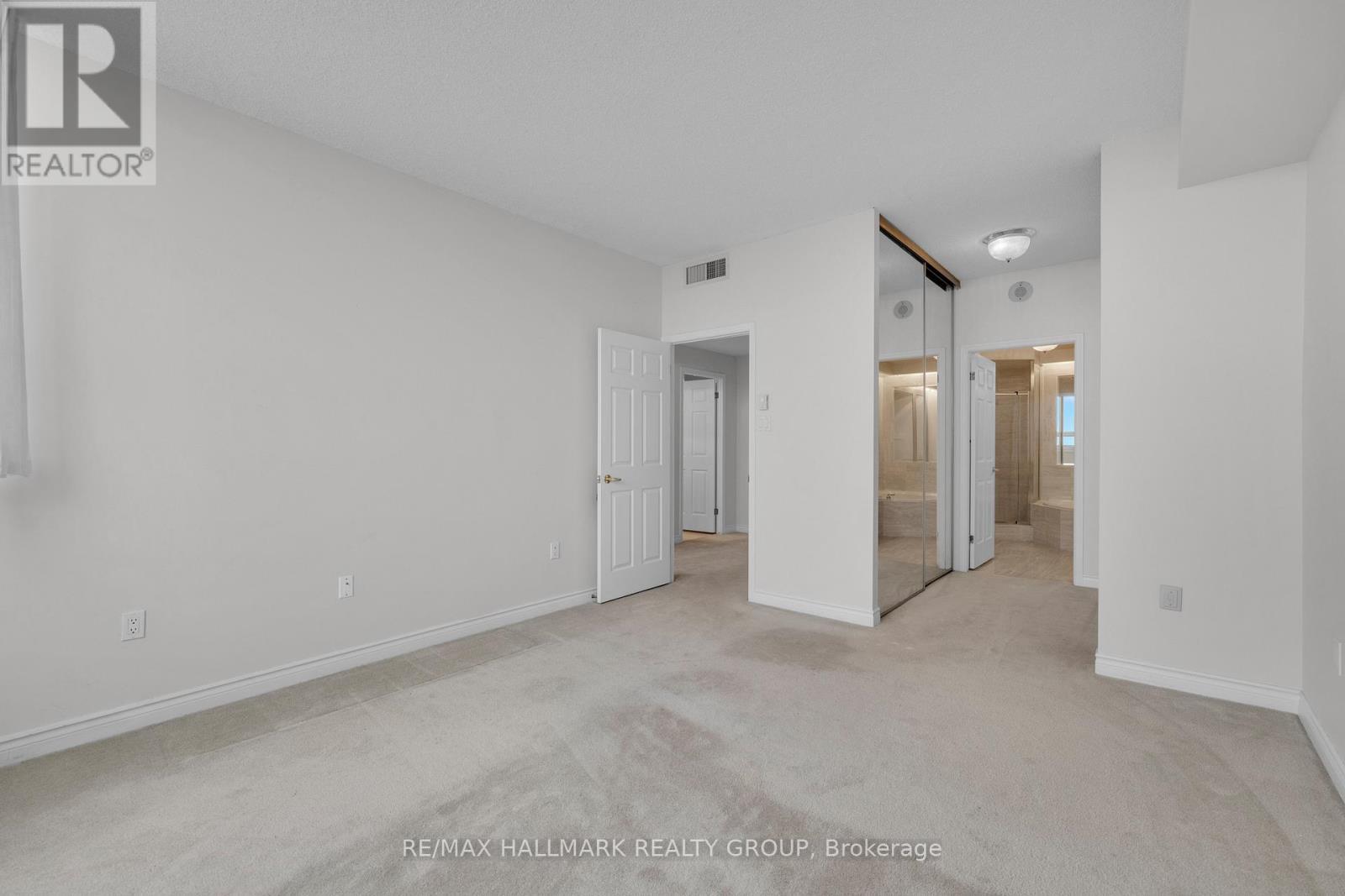 Primary Bedroom - 2204 - 1480 Riverside Drive, Ottawa, ON - Indoor Photo Showing Other Room