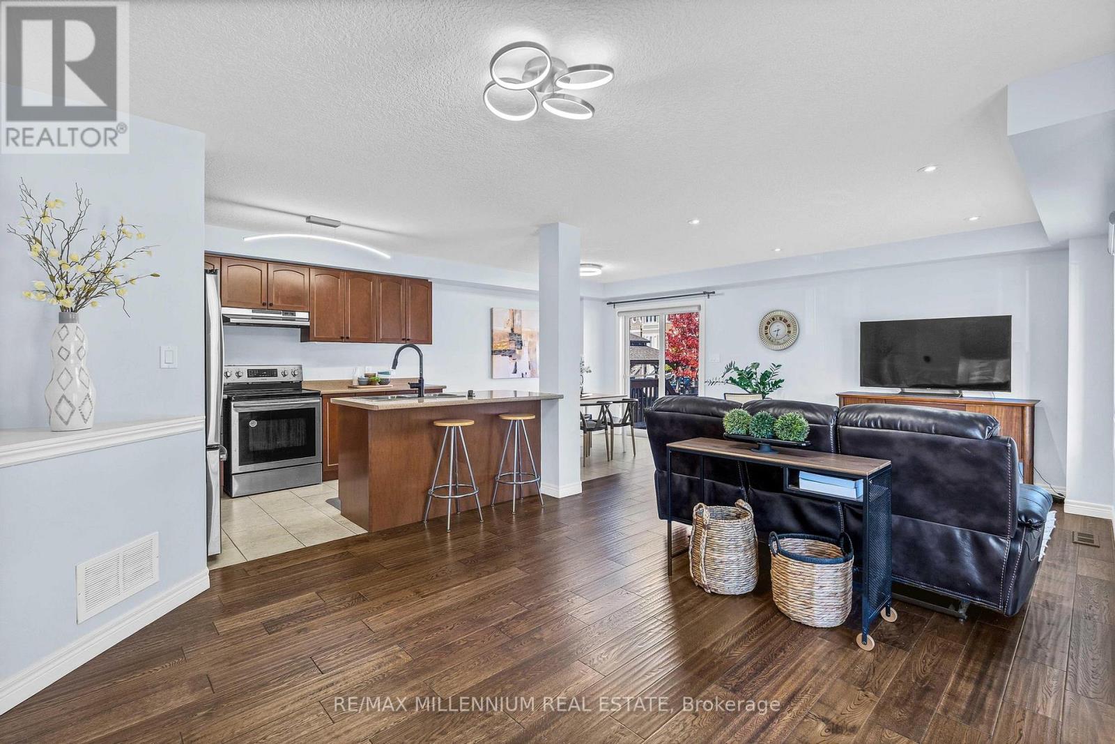 235 Bellagio Avenue, Hamilton, ON - Indoor Photo Showing Kitchen