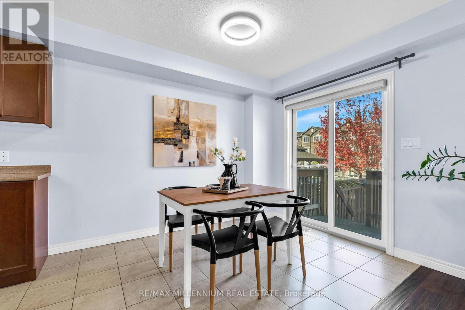 235 Bellagio Avenue, Hamilton, ON - Indoor Photo Showing Dining Room