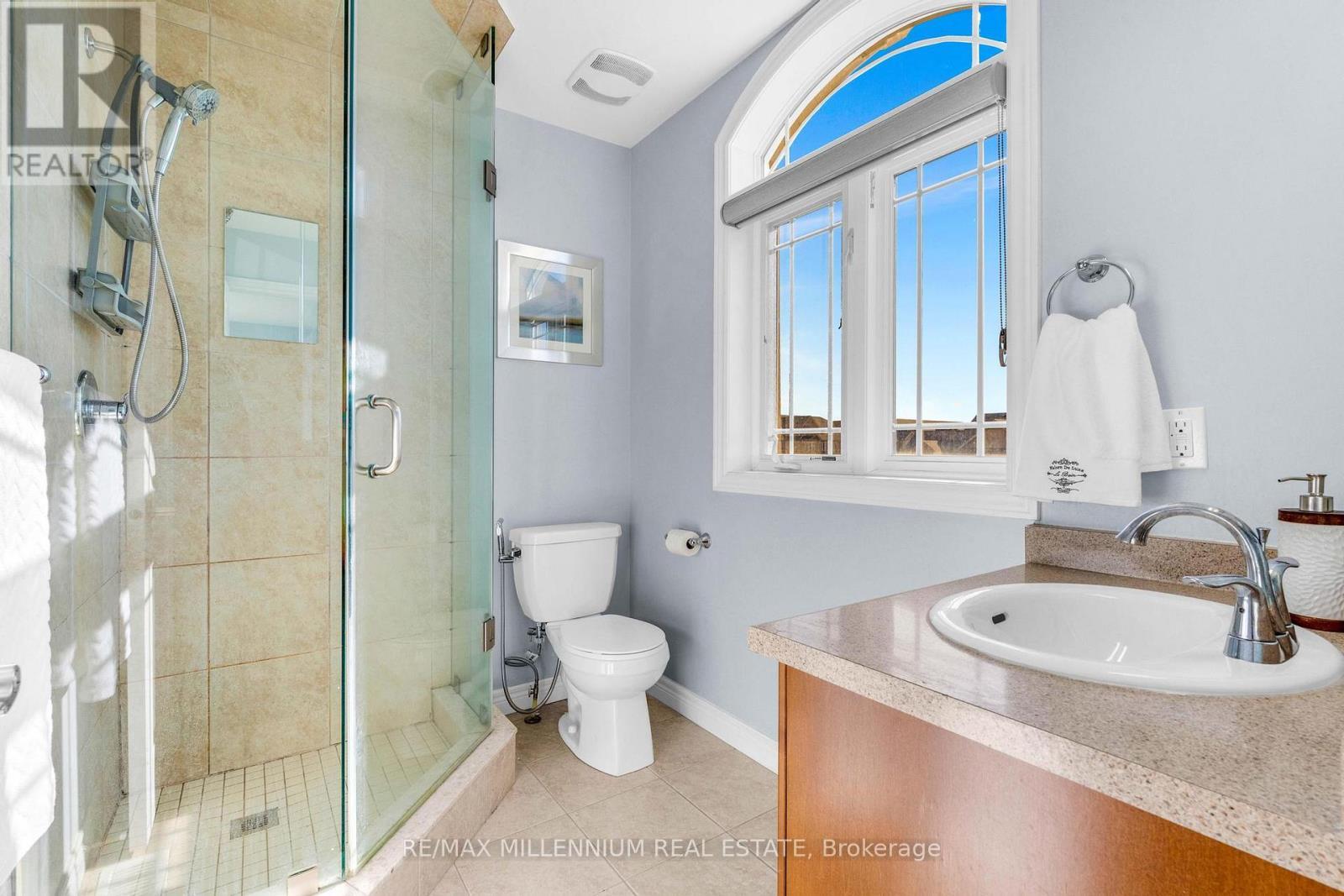 235 Bellagio Avenue, Hamilton, ON - Indoor Photo Showing Bathroom