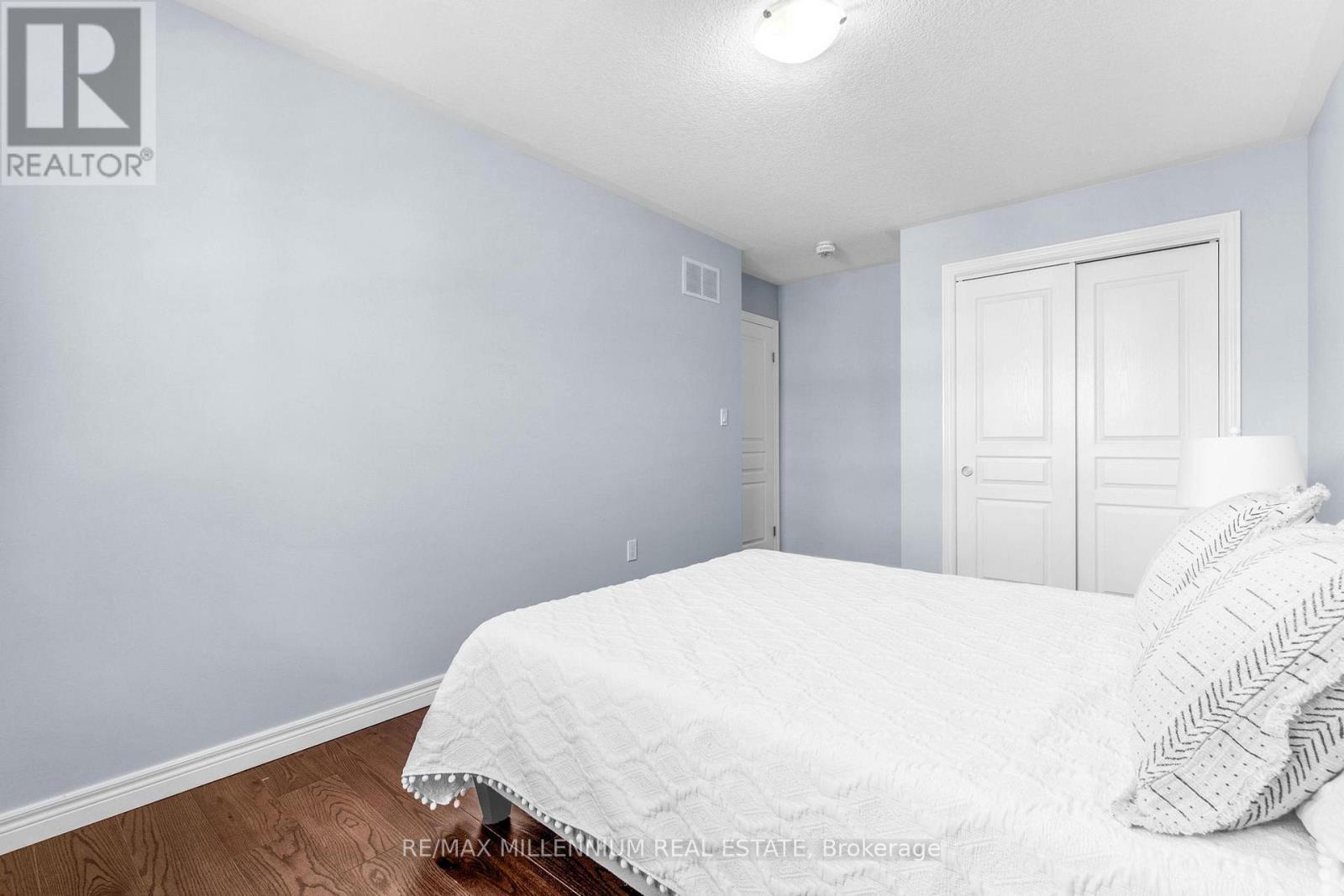 235 Bellagio Avenue, Hamilton, ON - Indoor Photo Showing Bedroom