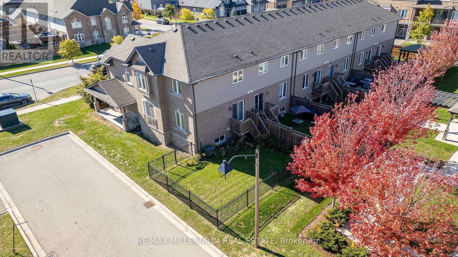 235 Bellagio Avenue, Hamilton, ON - Outdoor