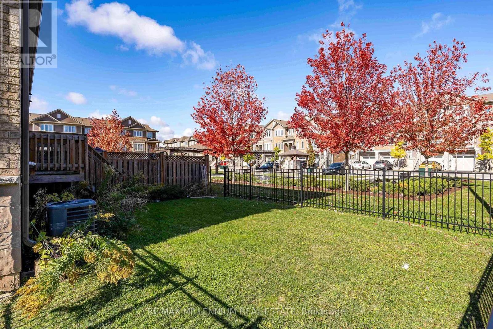 235 Bellagio Avenue, Hamilton, ON - Outdoor