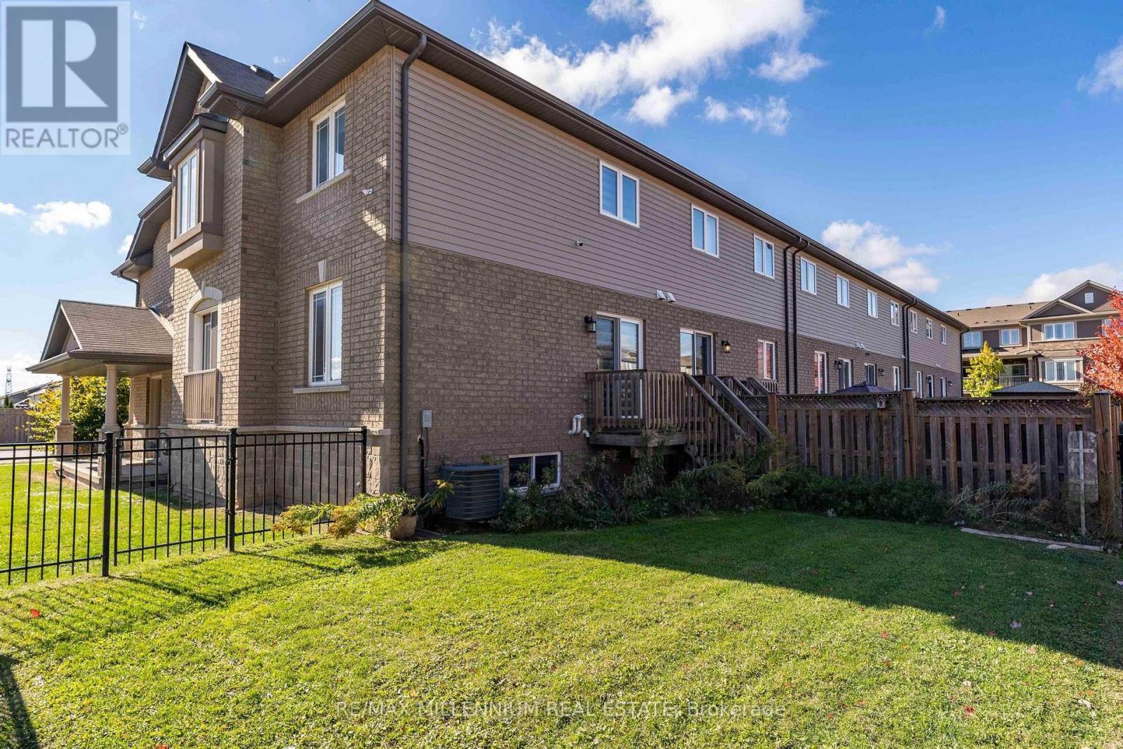 235 Bellagio Avenue, Hamilton, ON - Outdoor