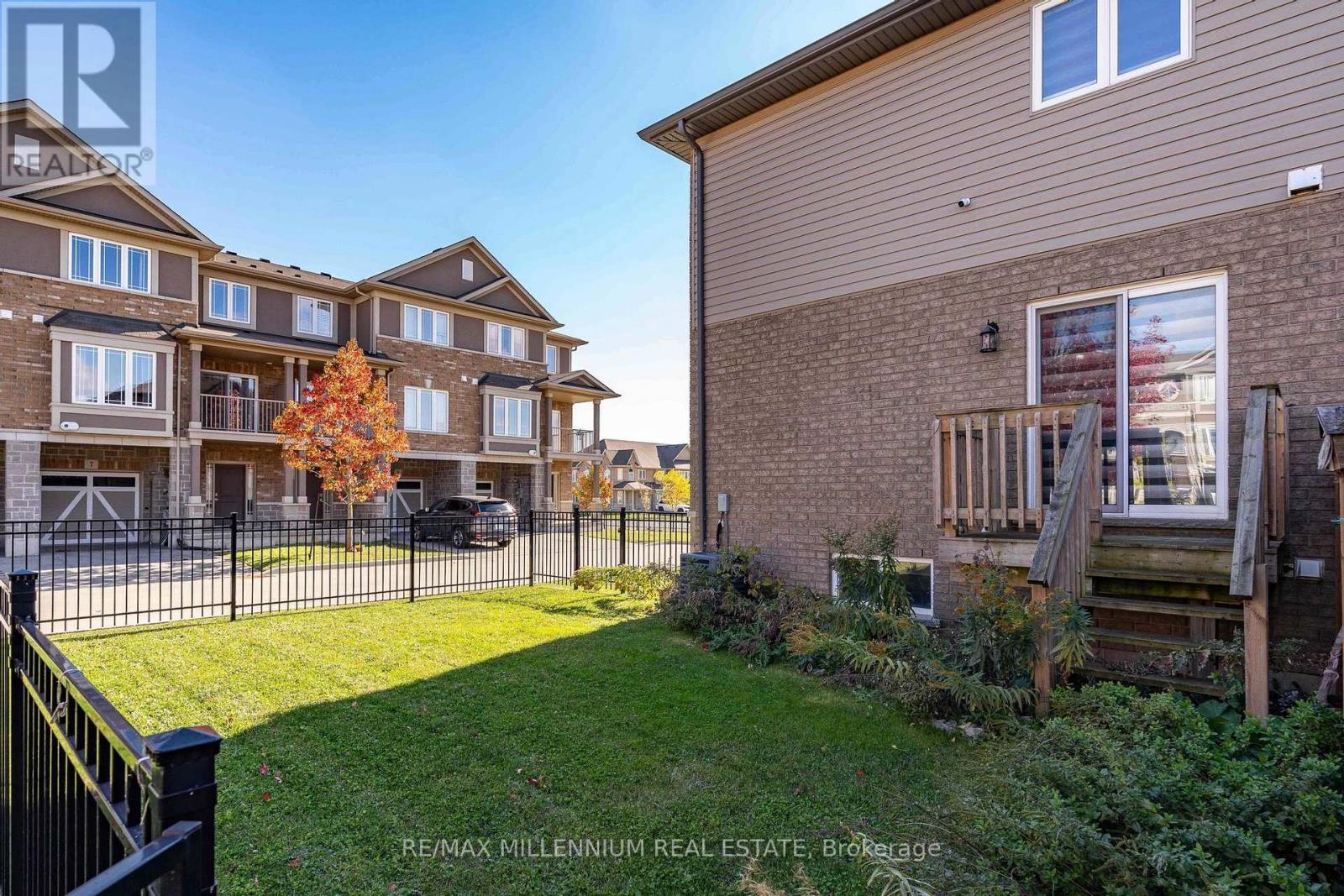 235 Bellagio Avenue, Hamilton, ON - Outdoor