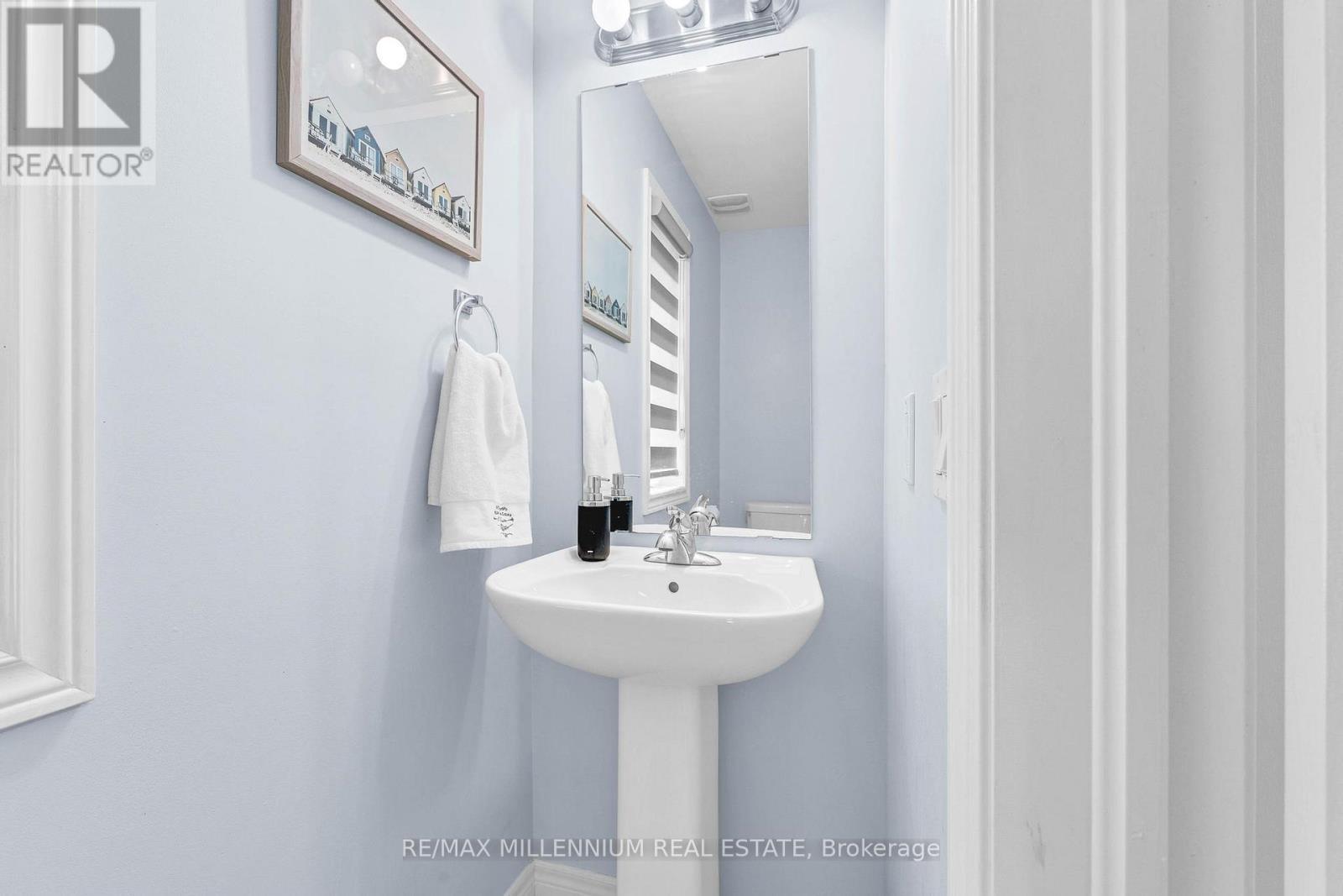 235 Bellagio Avenue, Hamilton, ON - Indoor Photo Showing Bathroom