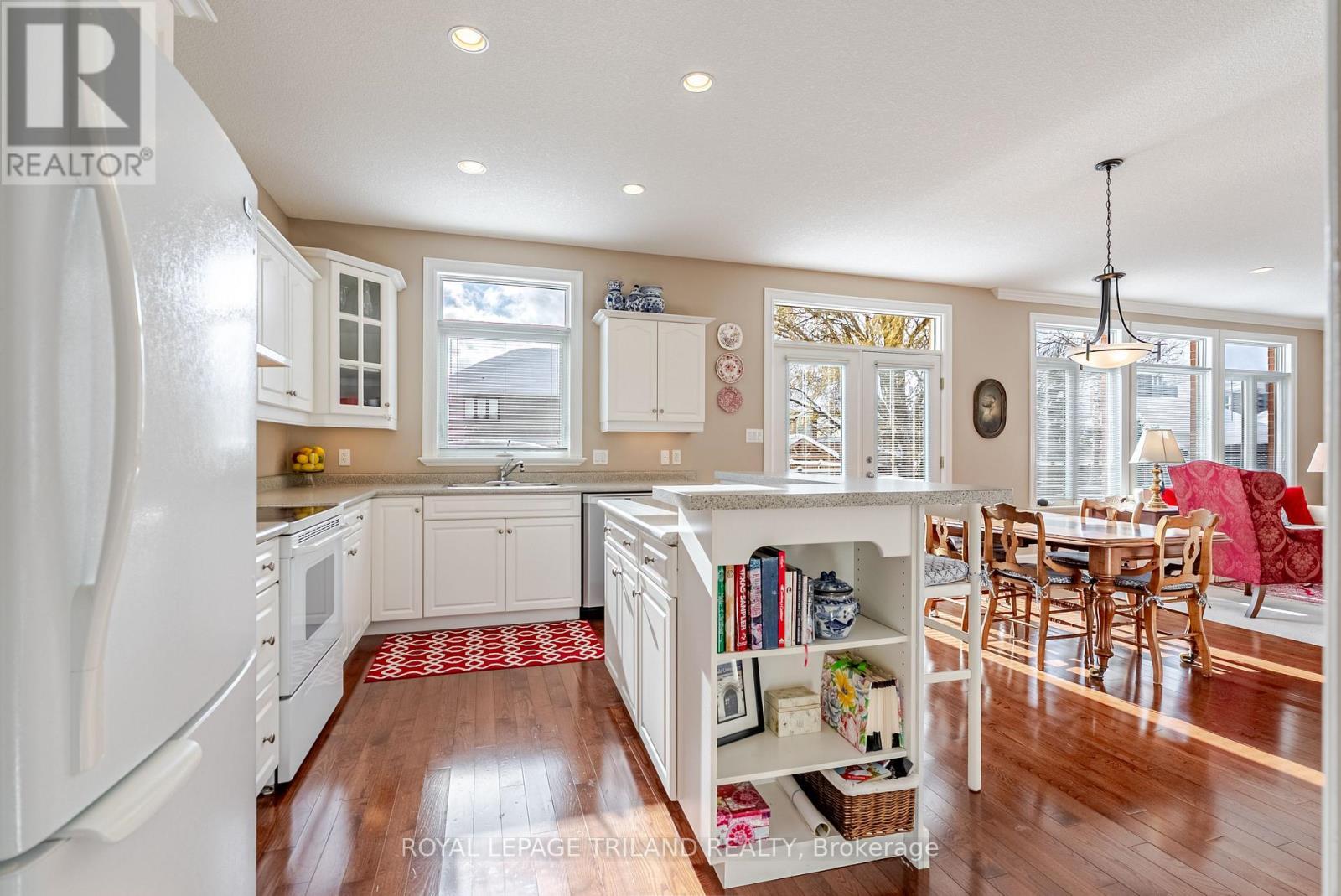 914 Collins Drive N, London South (South L), ON - Indoor Photo Showing Kitchen