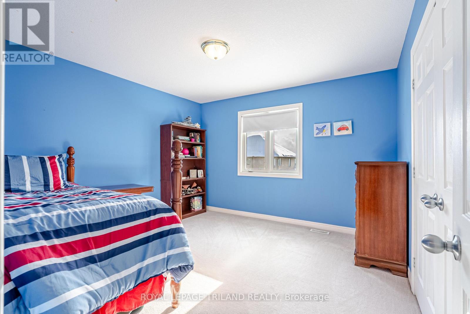 914 Collins Drive N, London South (South L), ON - Indoor Photo Showing Bedroom