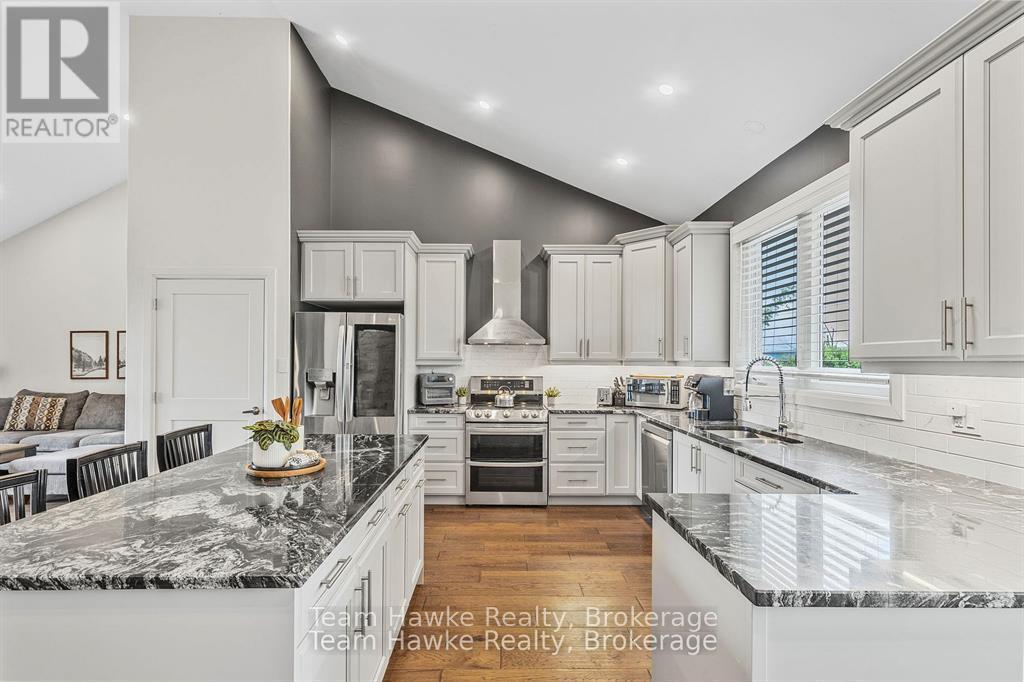969 William Street, Midland, ON - Indoor Photo Showing Kitchen With Stainless Steel Kitchen With Upgraded Kitchen